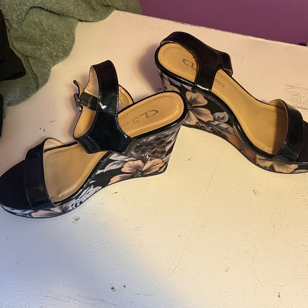 CL by Laundry Black and Floral Wedge Sandals